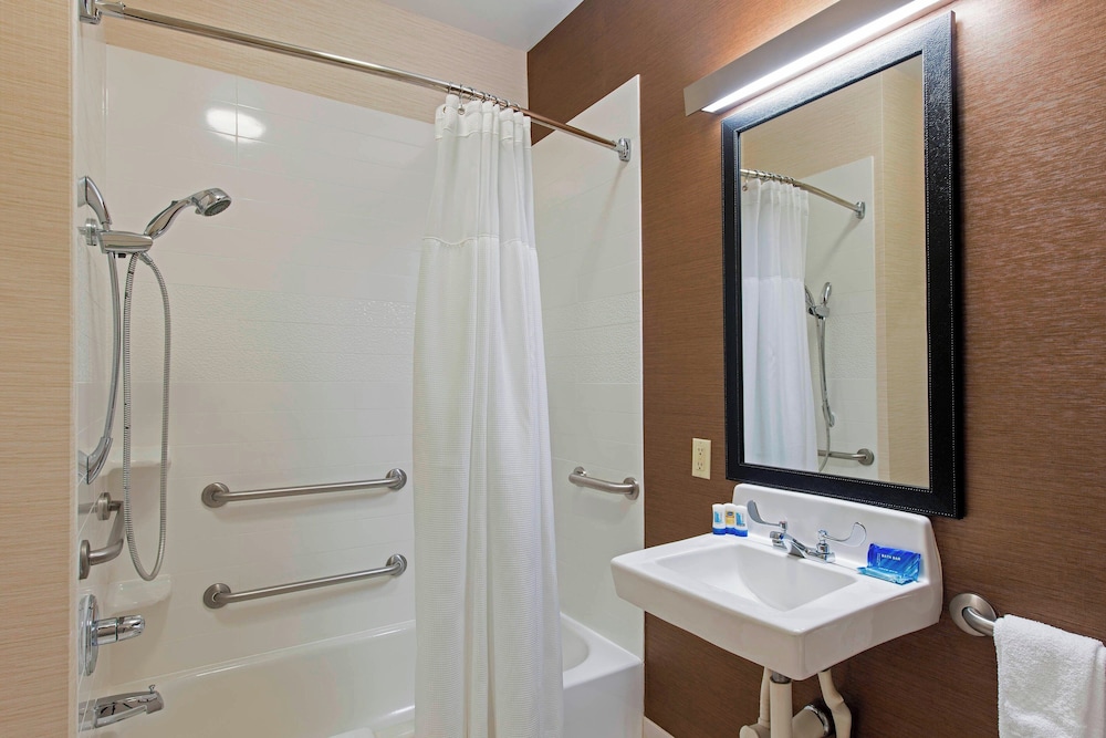Fairfield by Marriott Inn & Suites Bloomington - photo 13