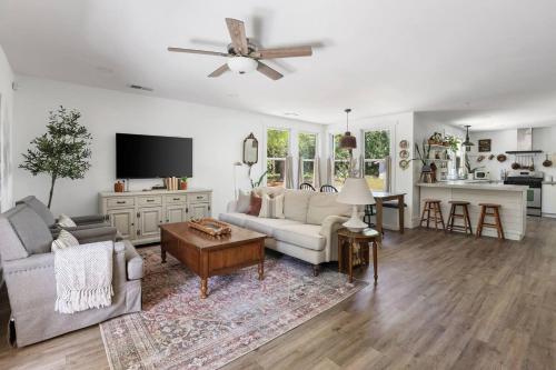 Cayce Cottage w Private Pool — 4-Star Luxury Hotel in Cayce, United States