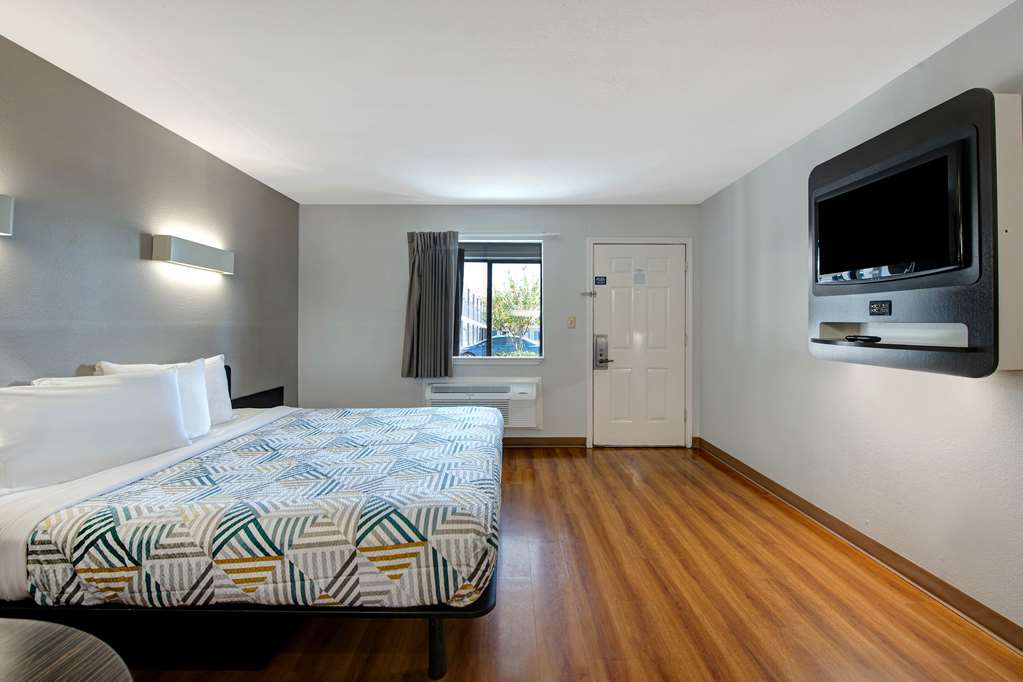 Motel 6 Sulphur Springs TX - photo 6