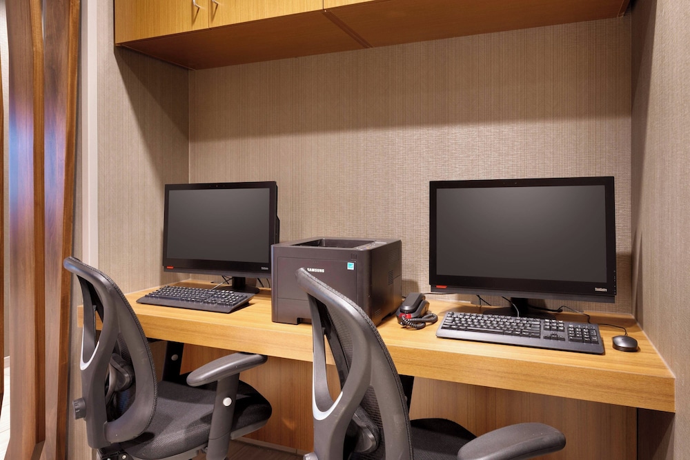 SpringHill Suites by Marriott Coralville - photo 17