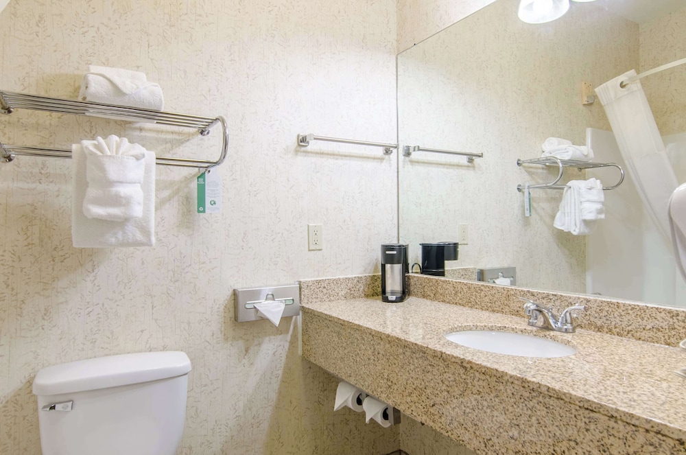 Quality Inn Junction City Near Fort Riley - photo 34