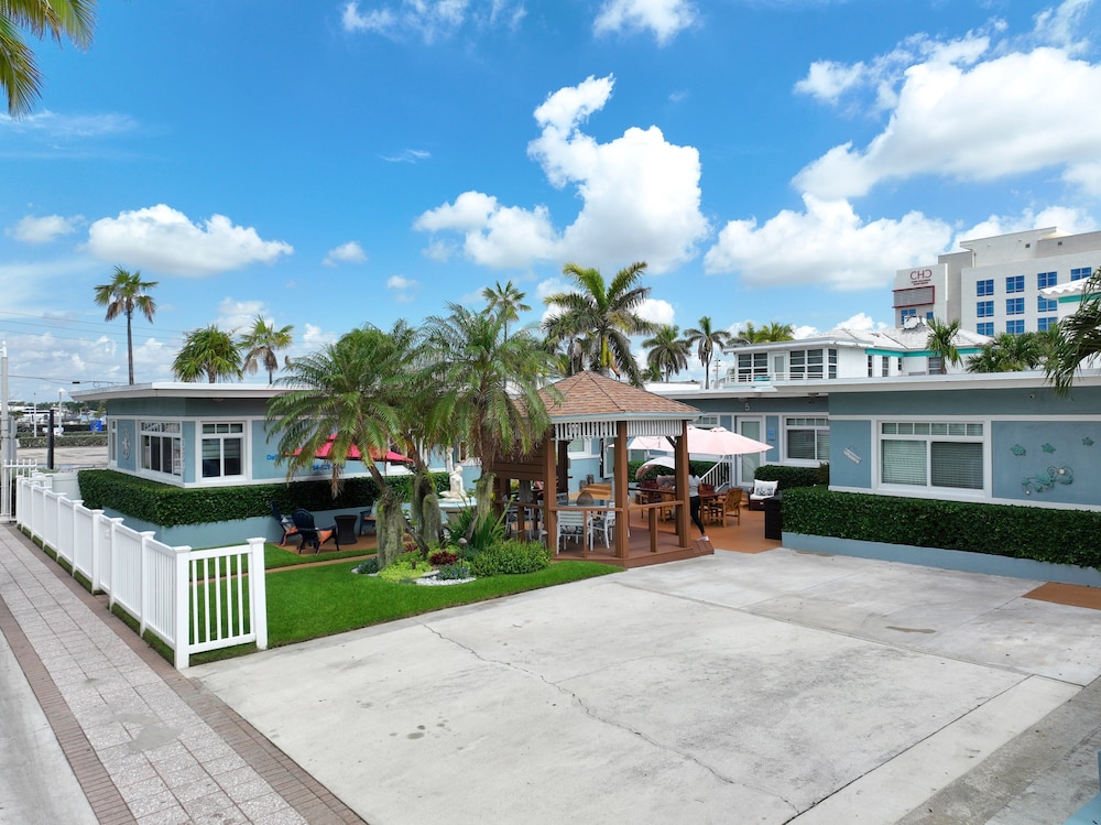 Tropic Isle Boutique Hotel - photo 44