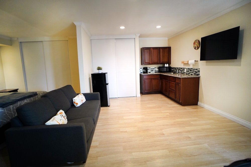 Anaheim Executive Inn & Suites - photo 55