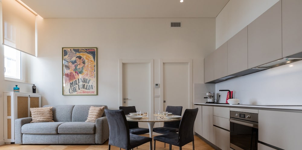 Bertola 2 Elegant Home With Terrace — 4-Star Luxury Hotel in Turin, Italy