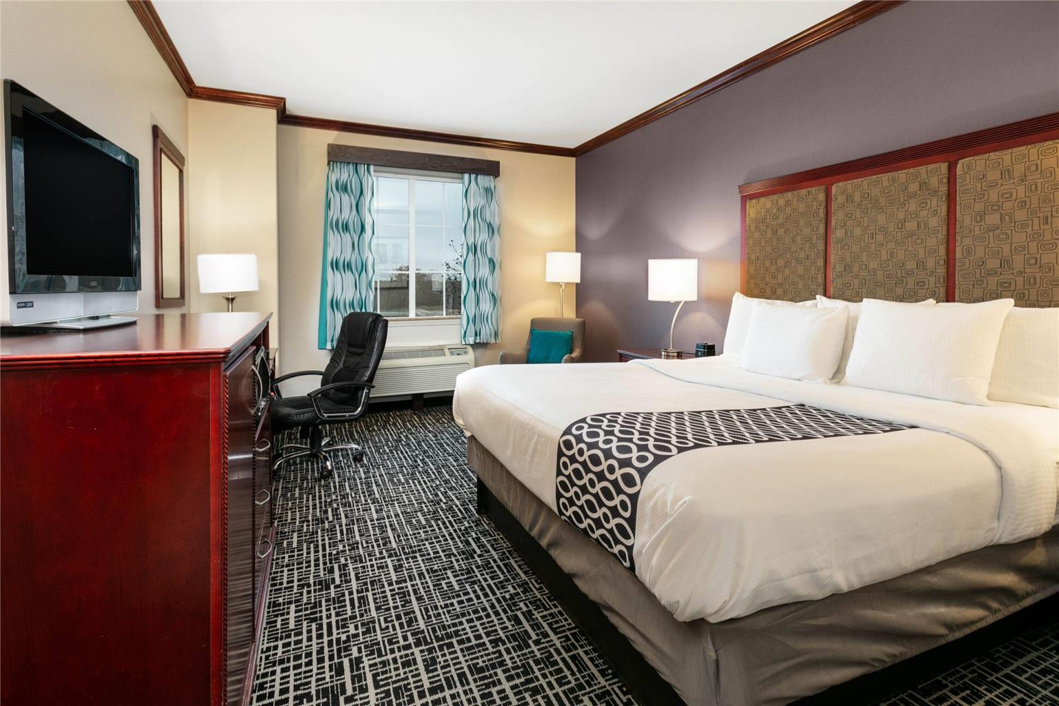 La Quinta Inn & Suites by Wyndham Lindale - photo 14