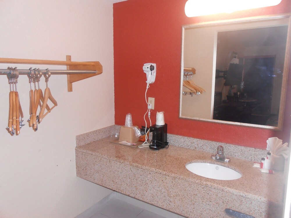 Executive Garden Titusville Hotel - photo 19