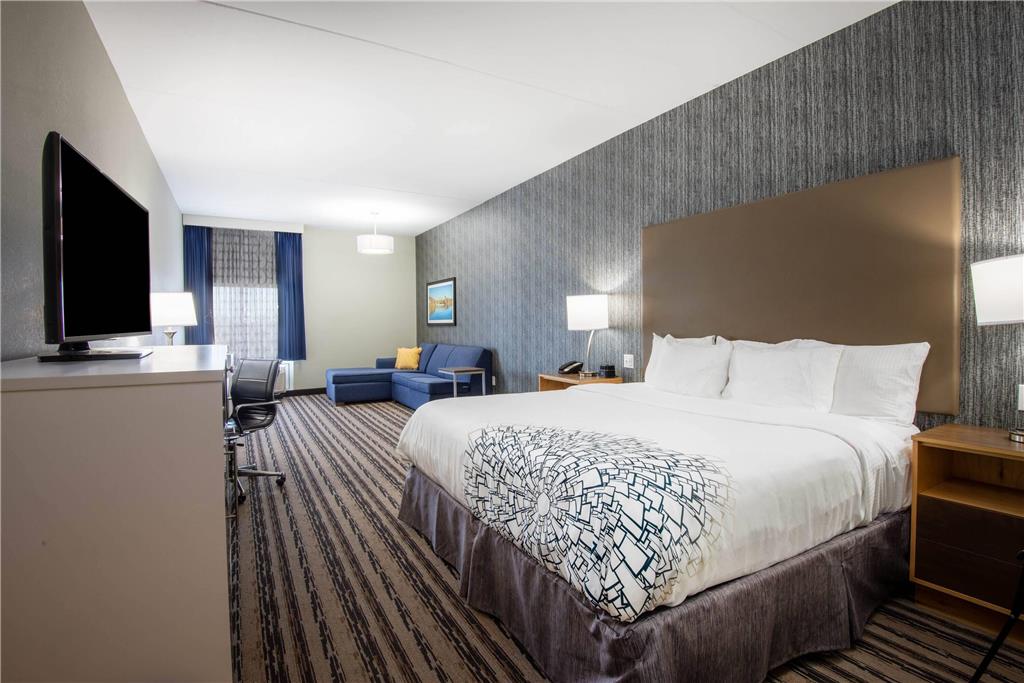 La Quinta Inn & Suites by Wyndham Buffalo Amherst - photo 25