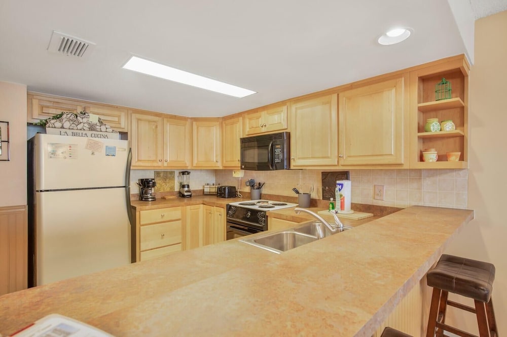 Romar Tower 5A by Vacation Homes Collection - photo 16
