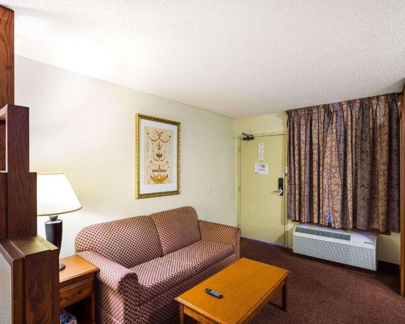 Rodeway Inn & Suites Fiesta Park - photo 13