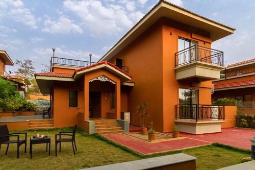 StayVista's B 22 Autumn with Private Pool & Terrace — hotel in Vada