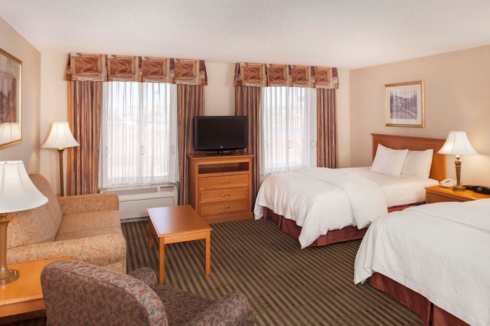 Hampton Inn & Suites Addison - photo 6