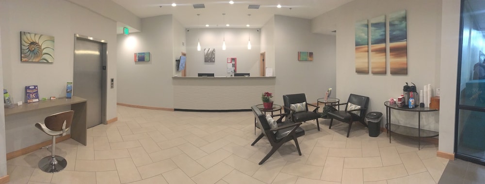 Oyster Bay Inn & Suites - photo 3