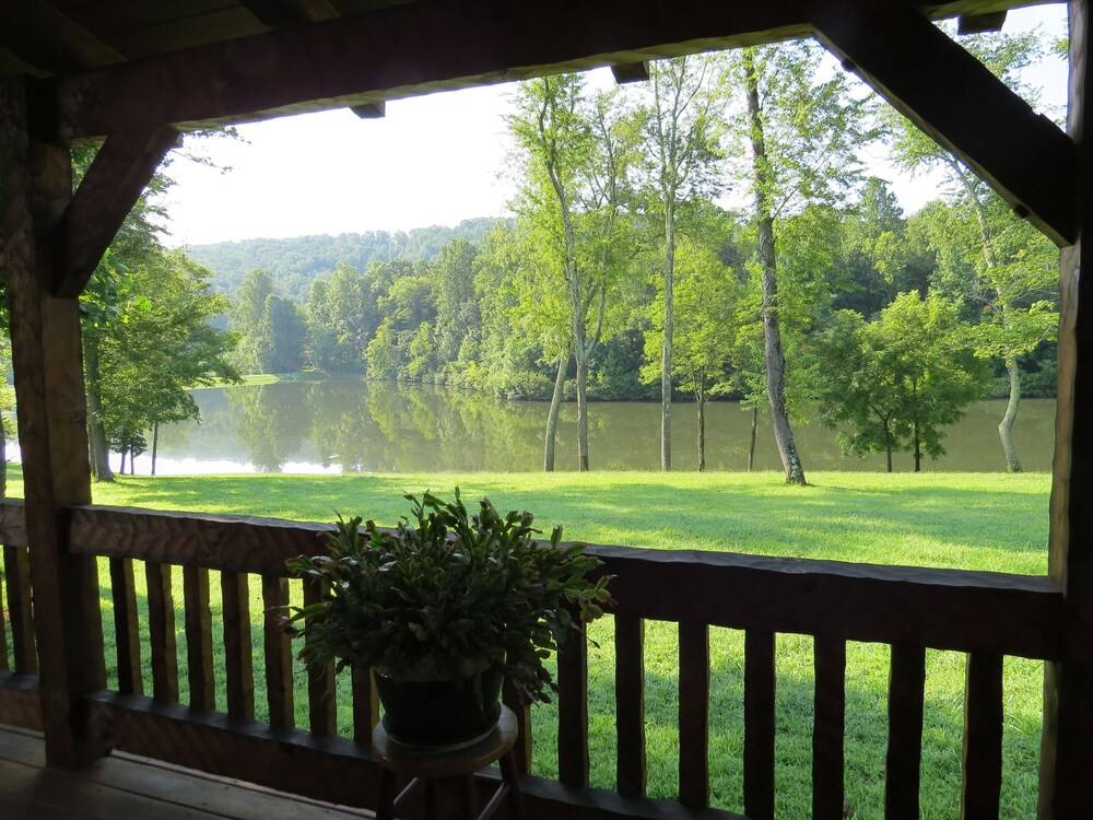 Southern Comfort Lakeside Cabin Resort - photo 34