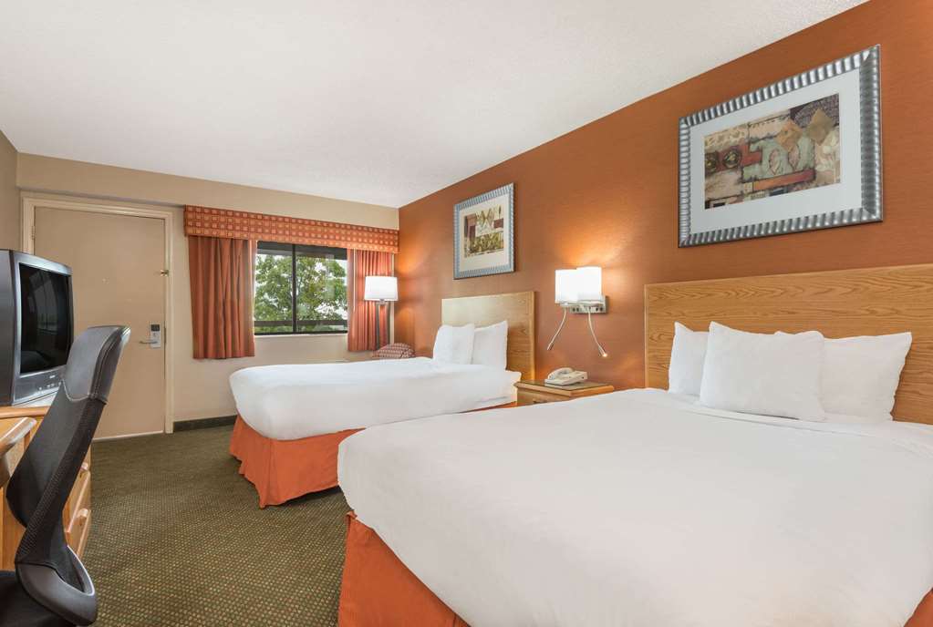 Days Inn by Wyndham Columbus Fairgrounds - photo 11