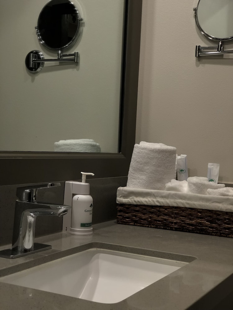 GreenTree Inn & Suites Alhambra - photo 61