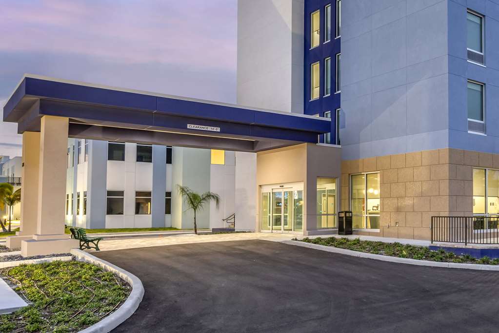 Comfort Inn & Suites New Port Richey Downtown District - photo 6