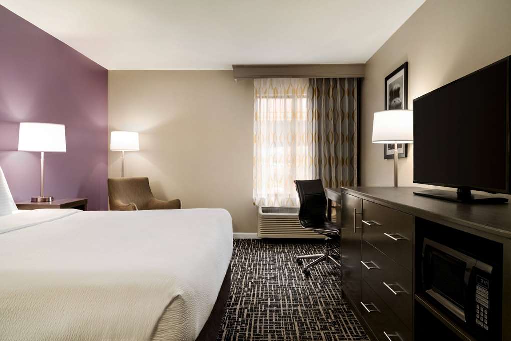 La Quinta Inn by Wyndham Waldorf - photo 5