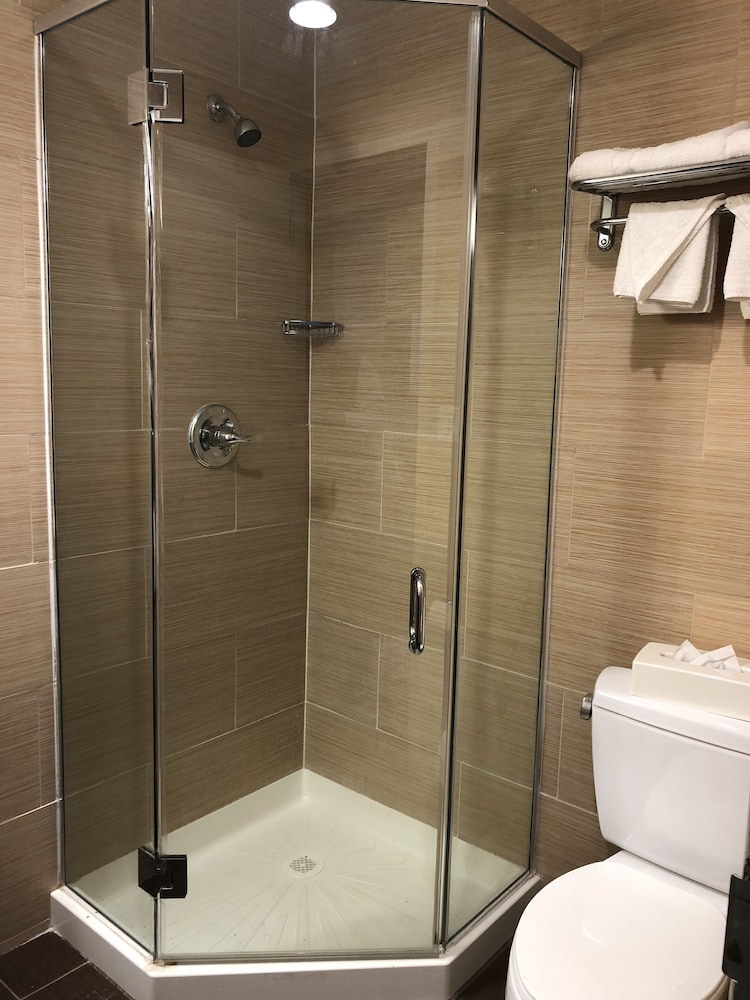 Days Inn by Wyndham Brooklyn Borough Park - photo 26