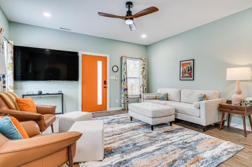 Chic Sobro Charmer w Covered Porch in Indianapolis, United States