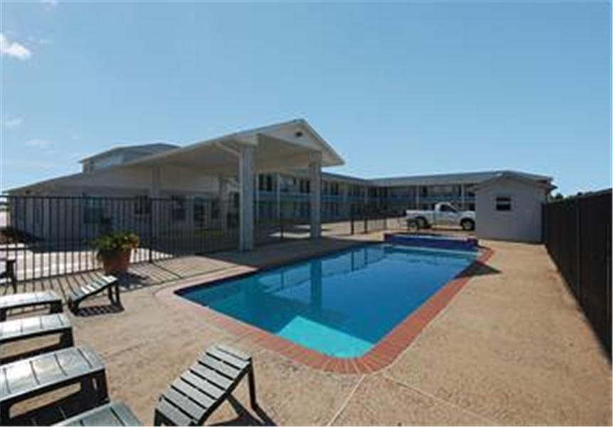 Summit Inn & Suites Hempstead - last minute hotel in Hempstead