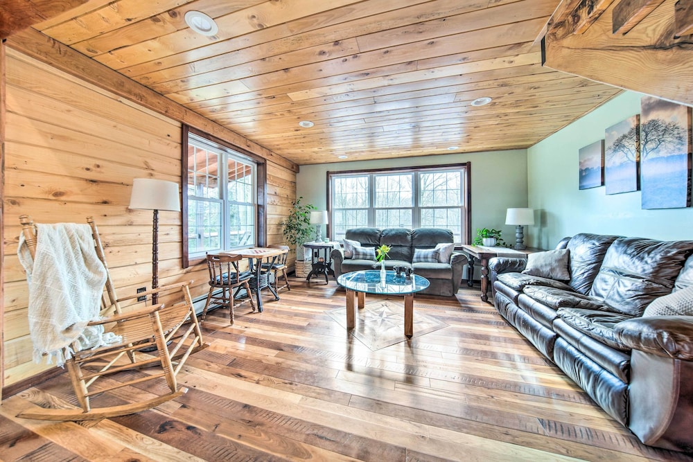 Rose Valley House Yard Deck Game Room 17924669 — Corry