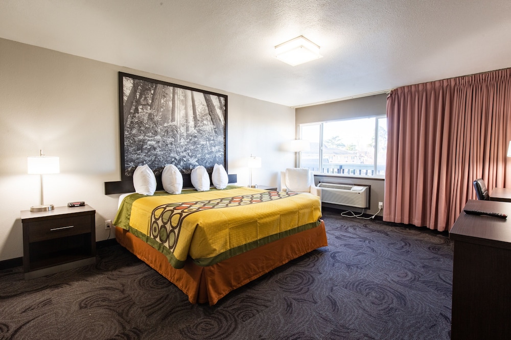 Super 8 by Wyndham Eureka - photo 4