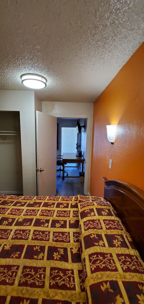 Anaheim National Inn - photo 10
