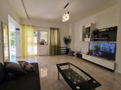 Luxury apartment Ani Three Bedroom Apartment with terrace and Swimming pool — 4-Star Luxury Hotel in Sutivan, Croatia