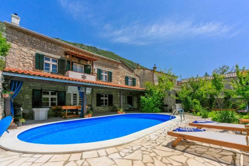 Holiday home in Drivenik 39517 — 4-Star Luxury Hotel in Veliki Drvenik, Croatia