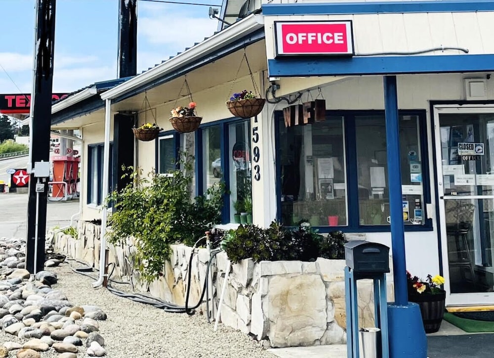 Economy Inn Reedsport - photo 15