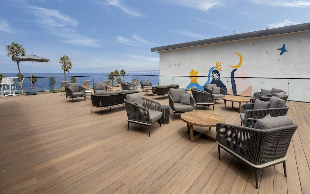La Jolla Cove Suites — La Jolla
