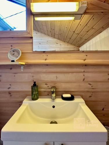Idyllic Sea Cottage on Justøya Island Lillesand — 4-Star Luxury Hotel in Lillesand, Norway