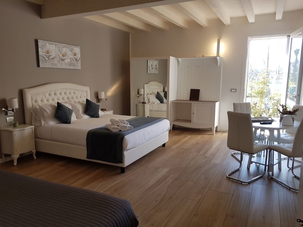 B&B Emozioni e Relax — 4-Star Luxury Hotel in Cerese, Italy