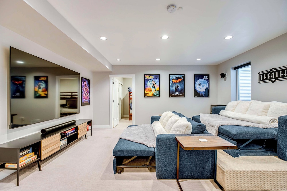 1 Mi to Dtwn Denver: Sleek Duplex w Rooftop Deck — 4-Star Luxury Hotel in Denver, United States