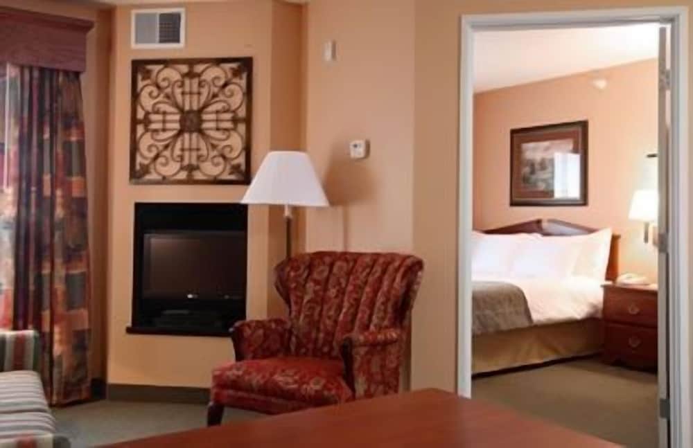 GrandStay Residential Suites Hotel - photo 17