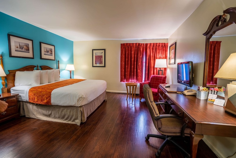 Howard Johnson by Wyndham Buena Park - photo 13