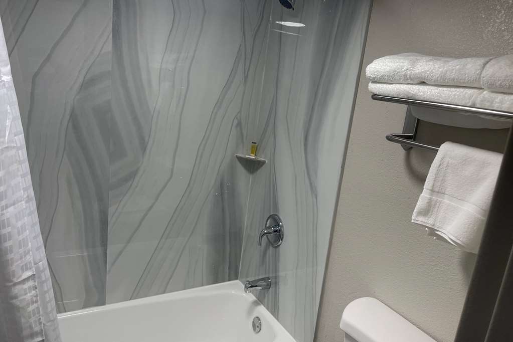 Days Inn by Wyndham Montgomery I 85 - photo 9