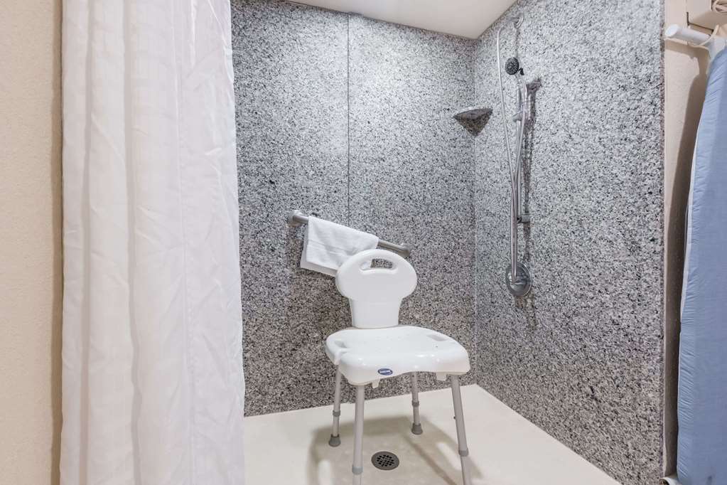 Days Inn by Wyndham Pearl Jackson Airport - photo 12