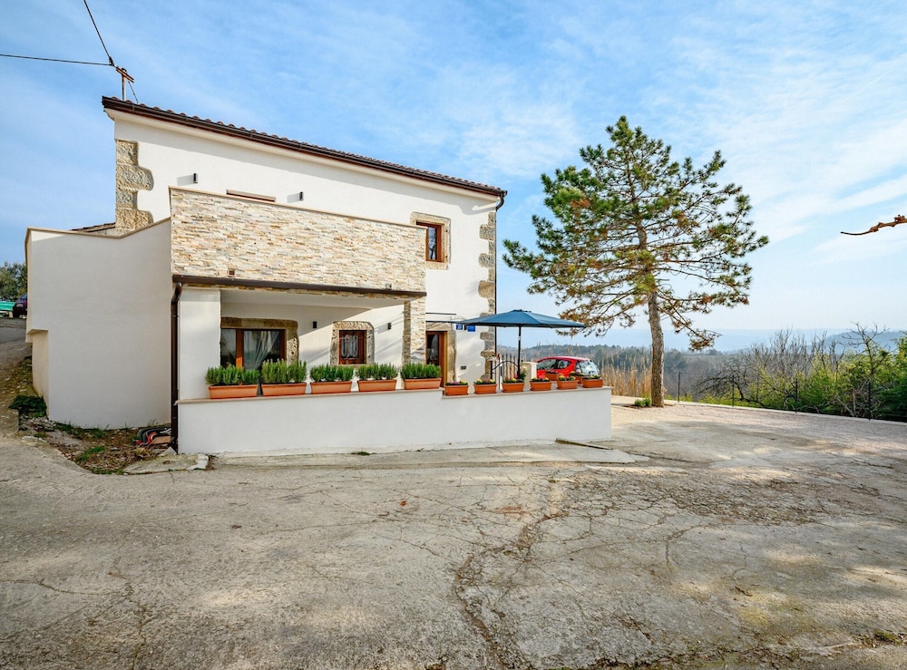 Casa Piccola Leona — 4-Star Luxury Hotel in Groznjan, Croatia