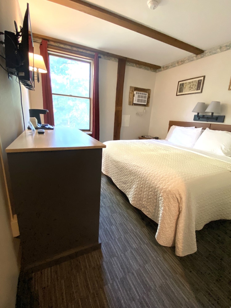 Lake Ontario Motel & Inn - photo 10