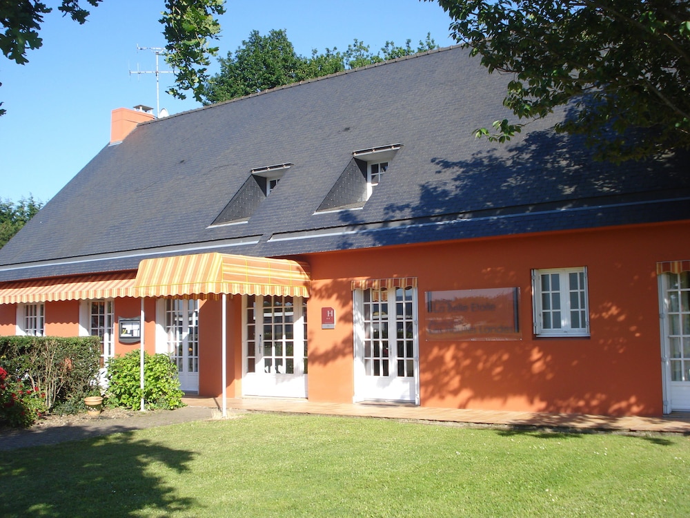 Hotel La Belle Etoile in Thouare-Sur-Loire, France