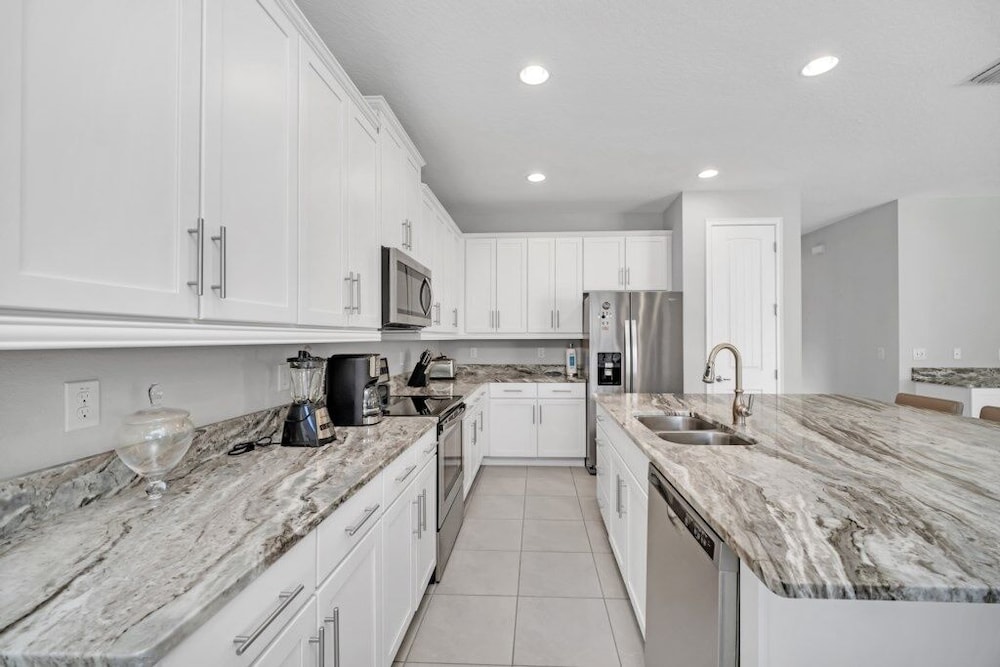 Brand New Encore Resort 5 Bed Resort Home 5 Bedroom Villa - photo 13