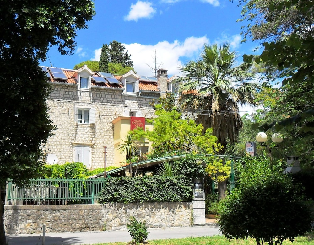Tiny Moldovibe - carbon neutral hotel in Filioara