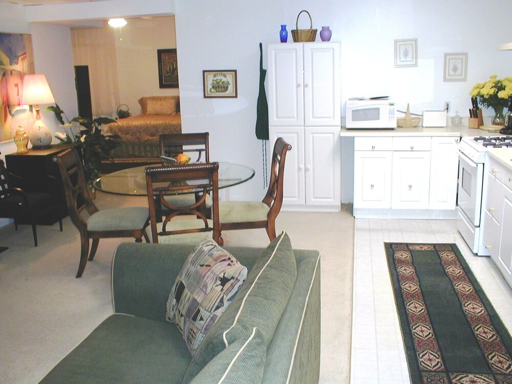 The Columbia Inn at Peralynna Manor - photo 36