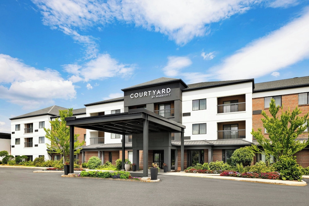 Courtyard By Marriott Concord — Concord