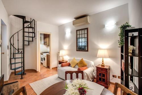 Charlotte Luxury Home Coronari — 4-Star Luxury Hotel in Rome, Italy