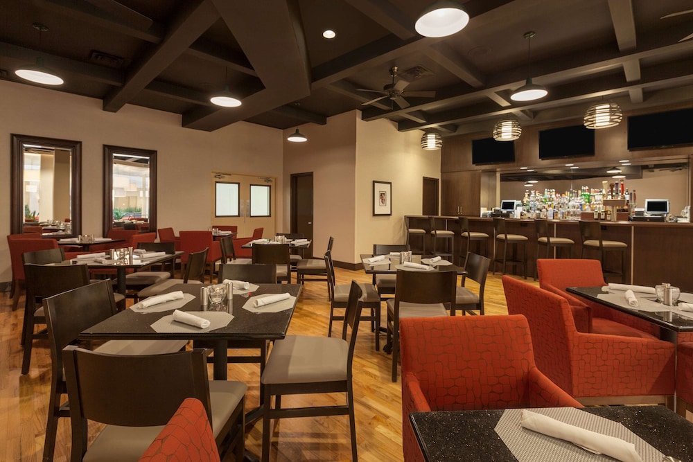 Embassy Suites Hotel Baton Rouge - photo 23