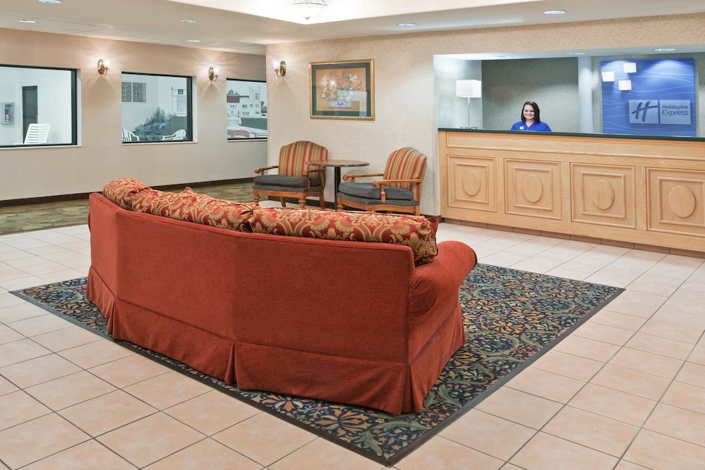 Holiday Inn Express & Suites Alliance by IHG - photo 43