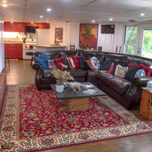 2 Bedroom Apartment overlooks WCU and Cullowhee NC Smoke and Pet free — 4-Star Luxury Hotel in Sylva, United States