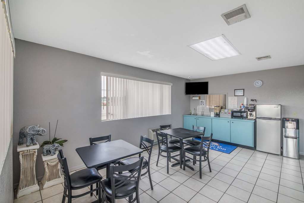 Americas Best Value Inn Giddings - photo 10